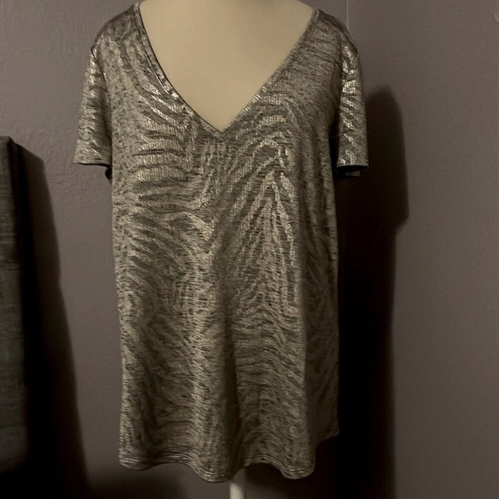 White House Black Market neutral tiger pattern knit top, size Large